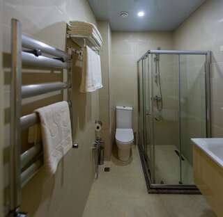 Отель Nardin Hotel Баку Стандартный трехместный номер-2